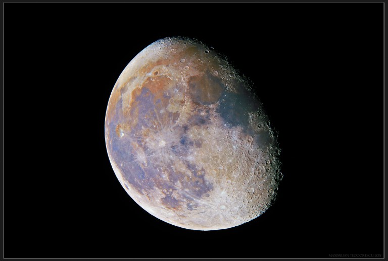 MoonInColorsNov30, 2015.jpg